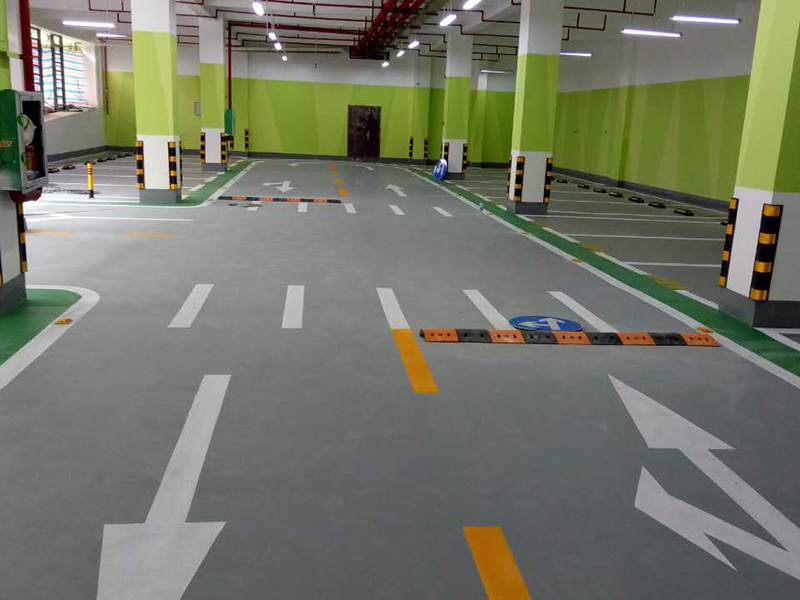 固化劑地坪翻新期間如何避免地坪表麵出現裂紋